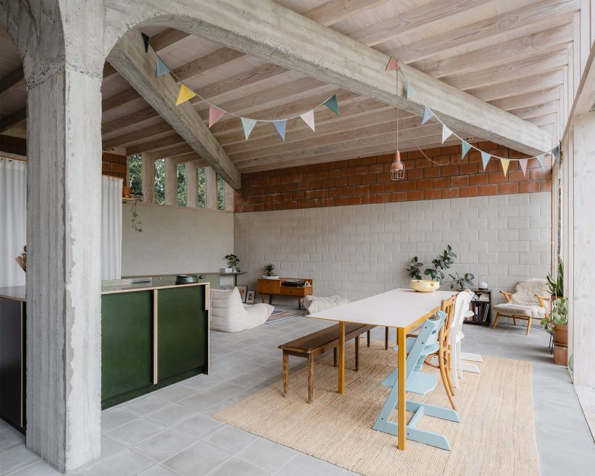 Living space interior of T(uin)Huis Atelier in Belgium