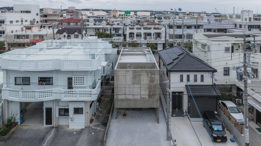 House in Nishizaki by Studio Cochi Architects