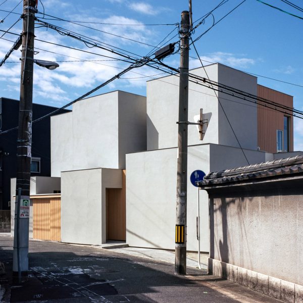 FujiwaraMuro Architects overlaps concrete boxes to form Osaka house