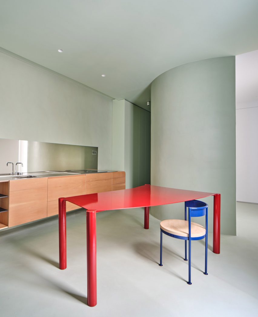 Kitchen interior of Madrid apartment by Lucas y Hernandez Gil