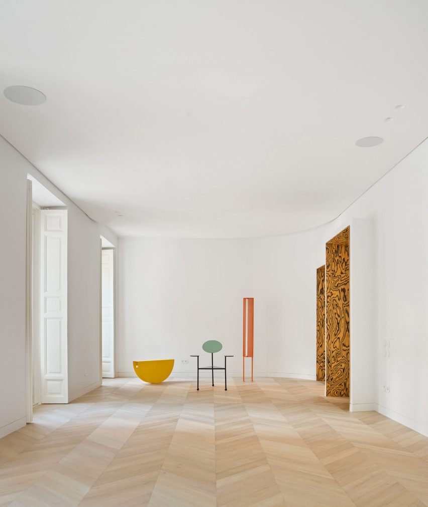 Hall interior of Madrid apartment by Lucas y Hernandez Gil