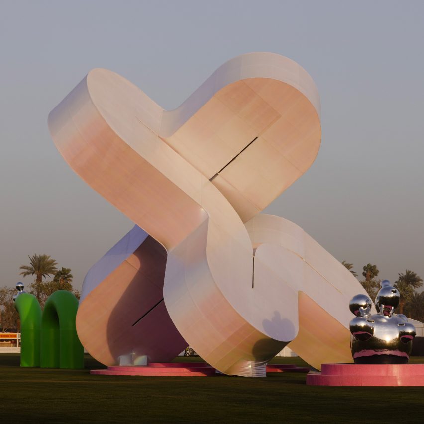 Sculpture installation by Güvenç Özel for Coachella festiva, USA, 2023