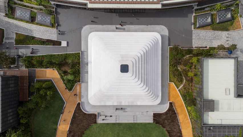 Square dome at Apple Store