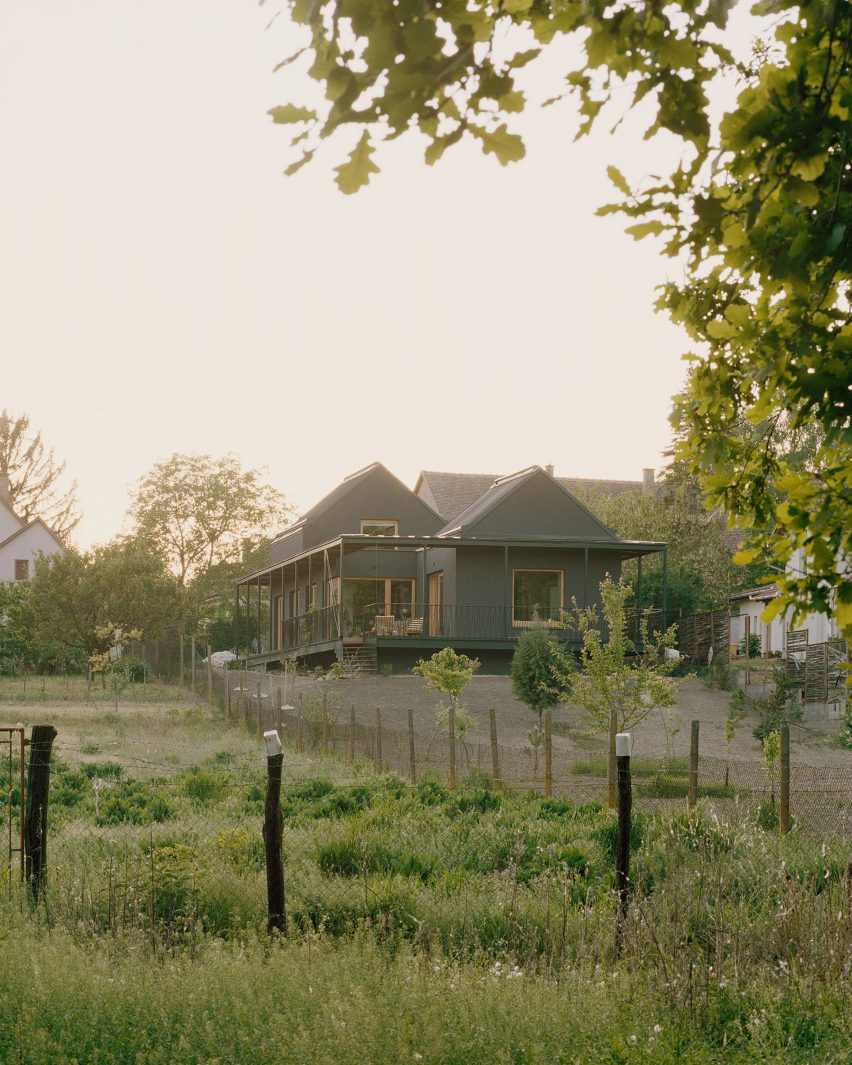 Exterior of Frame House by Théque Atelier