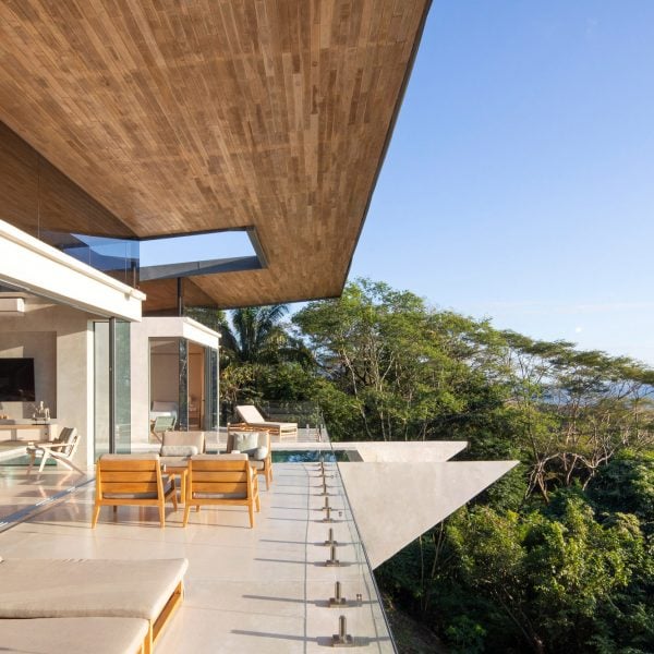 Eight relaxing beach houses with panoramic views