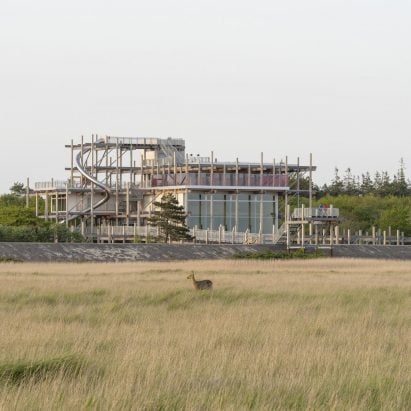 Erlebnis-Hus St. Peter-Ording by Holzer Kobler Architekturen