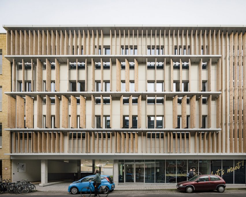 External view of ACV-CSC-Metea office building in Ghent