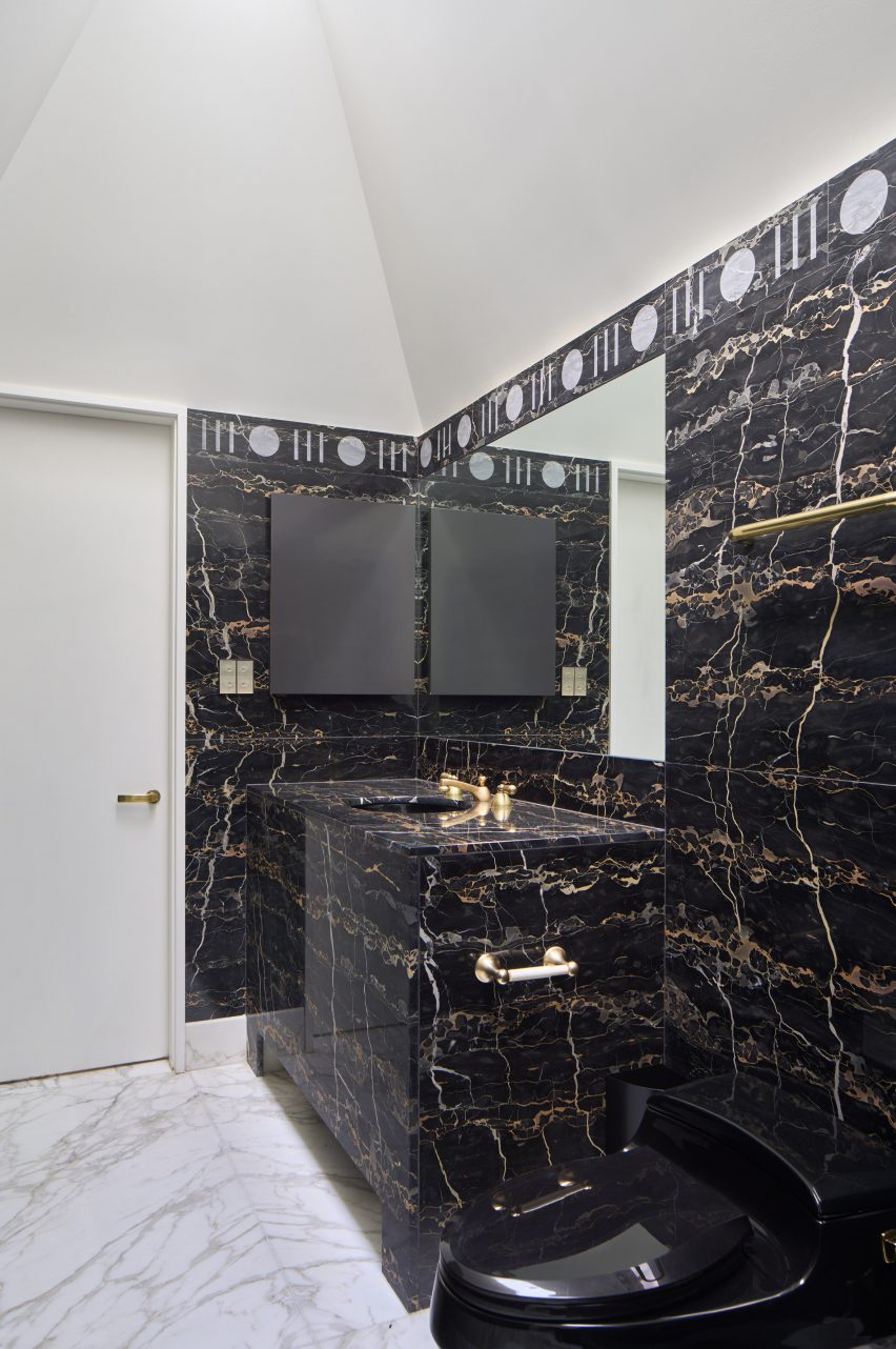 Marble glas bathroom