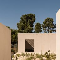 Casa da Encosta by SIA Arquitectura