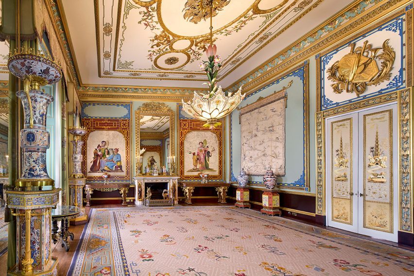 Centre room at Buckingham Palace