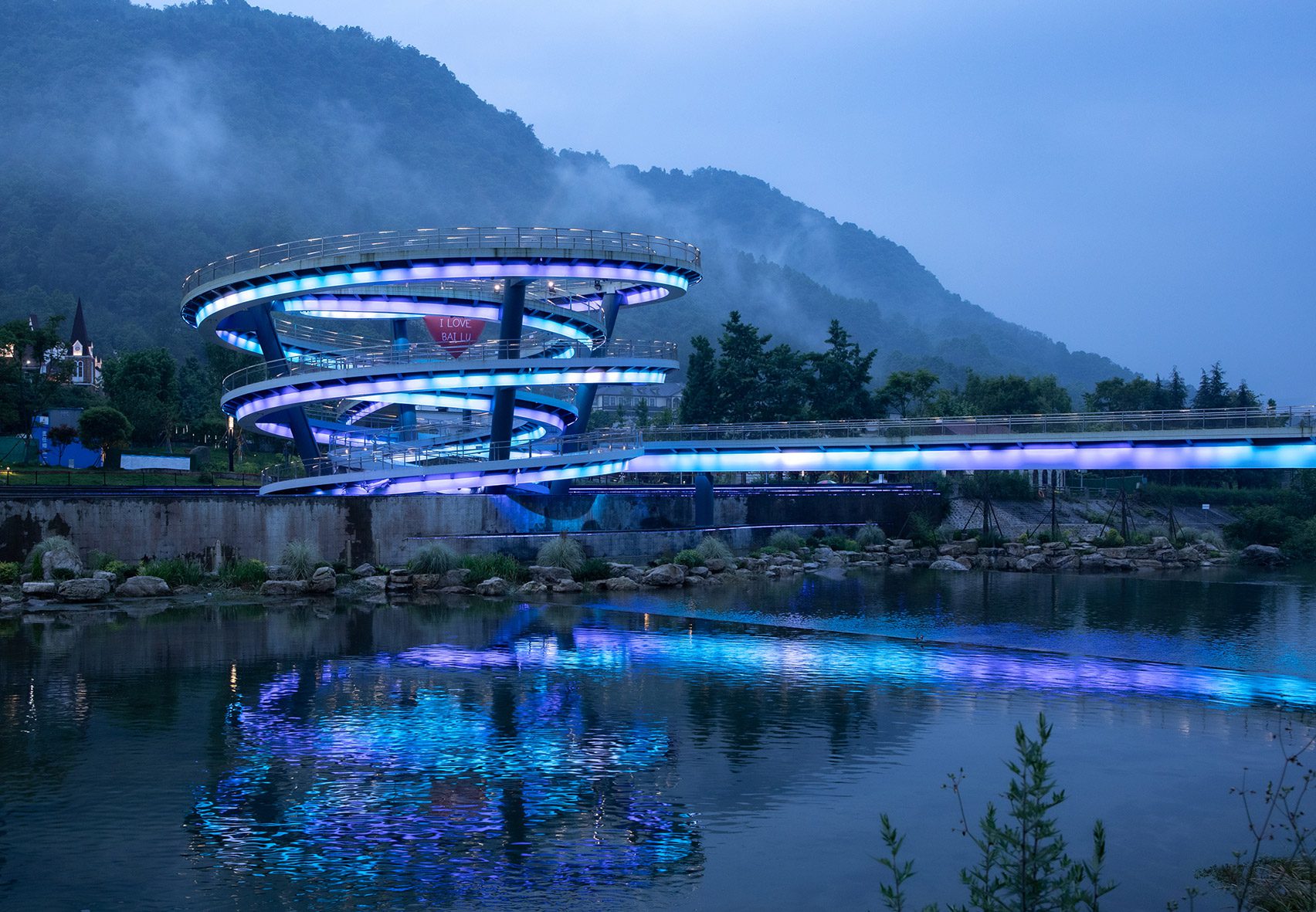 Spiralling viewpoint in China