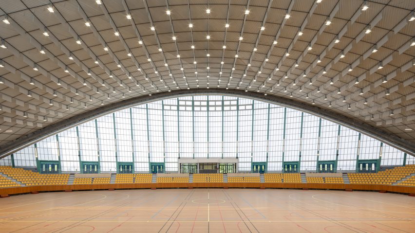 Grande Nef de l'Ãle-des-Vannes gymnasium in Paris after its renovation by Chatillon Architectes