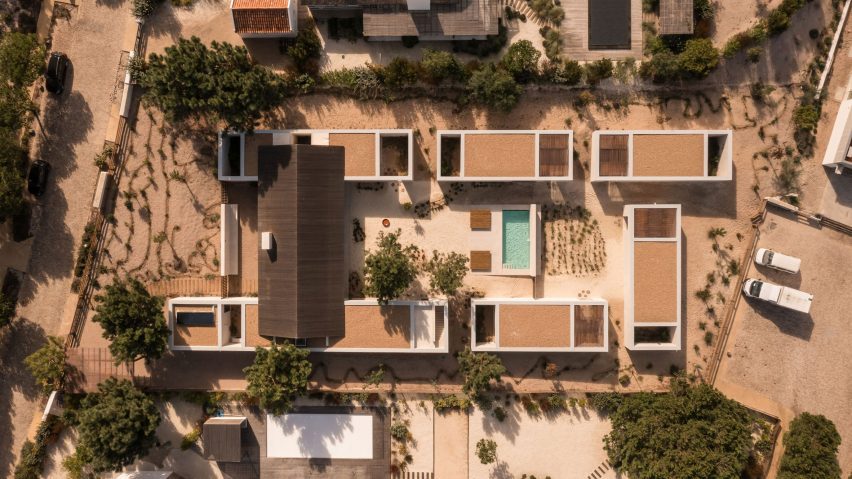 Casa da Encosta by SIA Arquitectura
