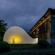 MAD adds giant bubble to century-old Japanese house
