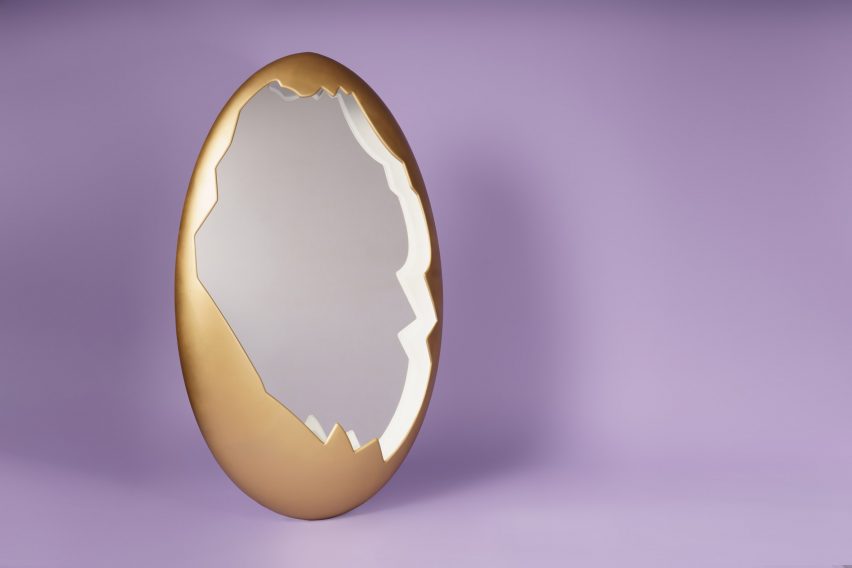 Broken egg-shaped mirror by Soldi Design