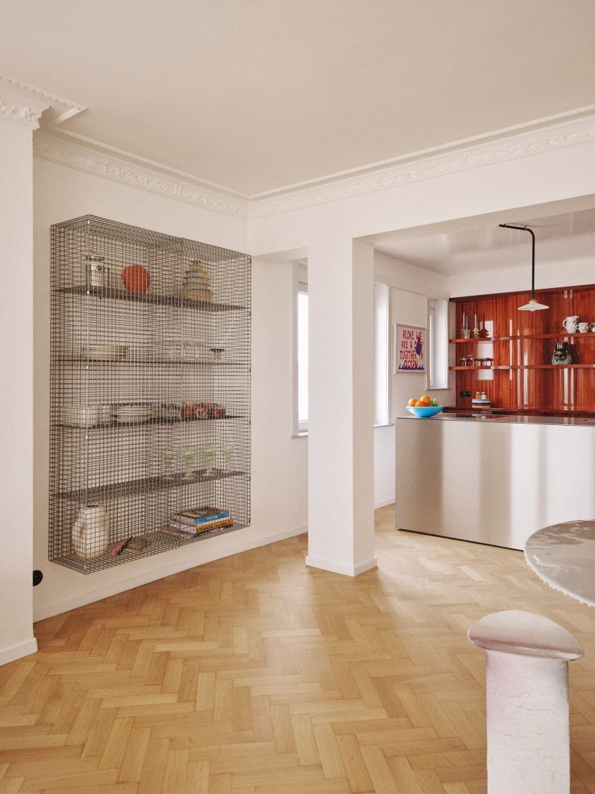 Wire shelving in Paradis Apartment