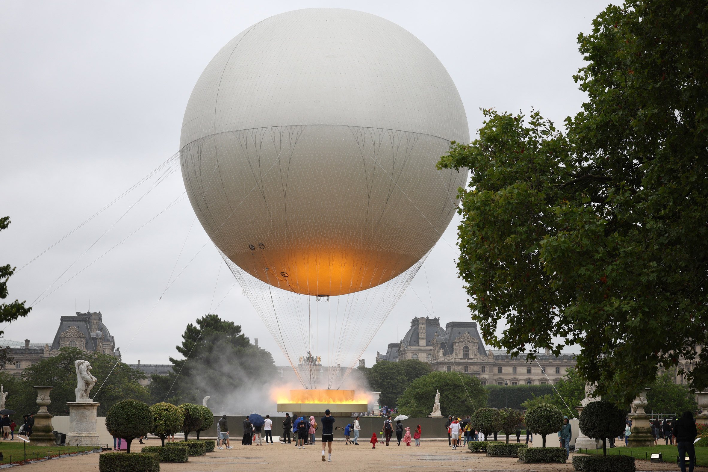 Heloum-filled balloon designed by Matthieu Lehanneur