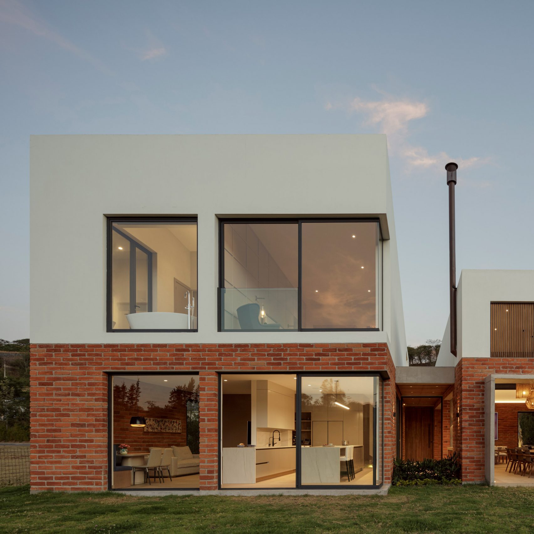 Brick and stucco meet for “harmonious flow” of Quito house – Free ...