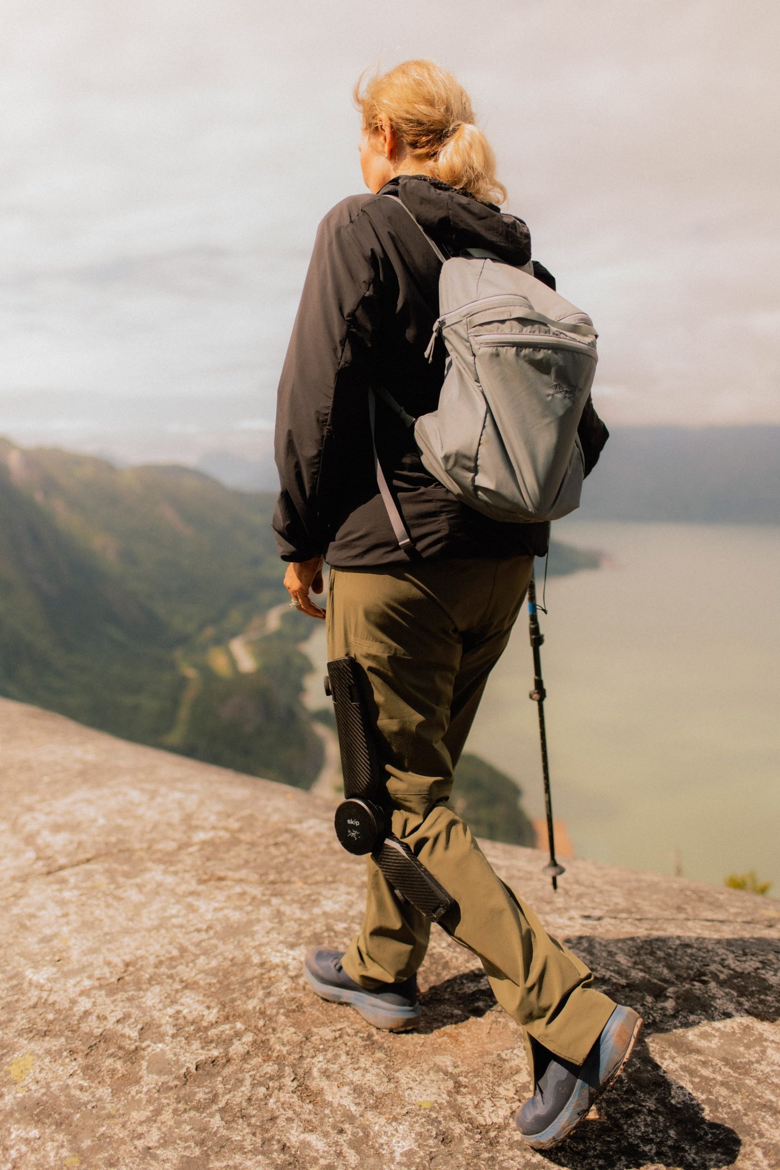 Woman wearing MO/GO powered hiking trousers by Arc'teryx and Skip