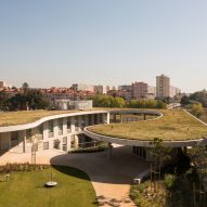 "Garden for the city" forms heart of health centre in Carcavelos