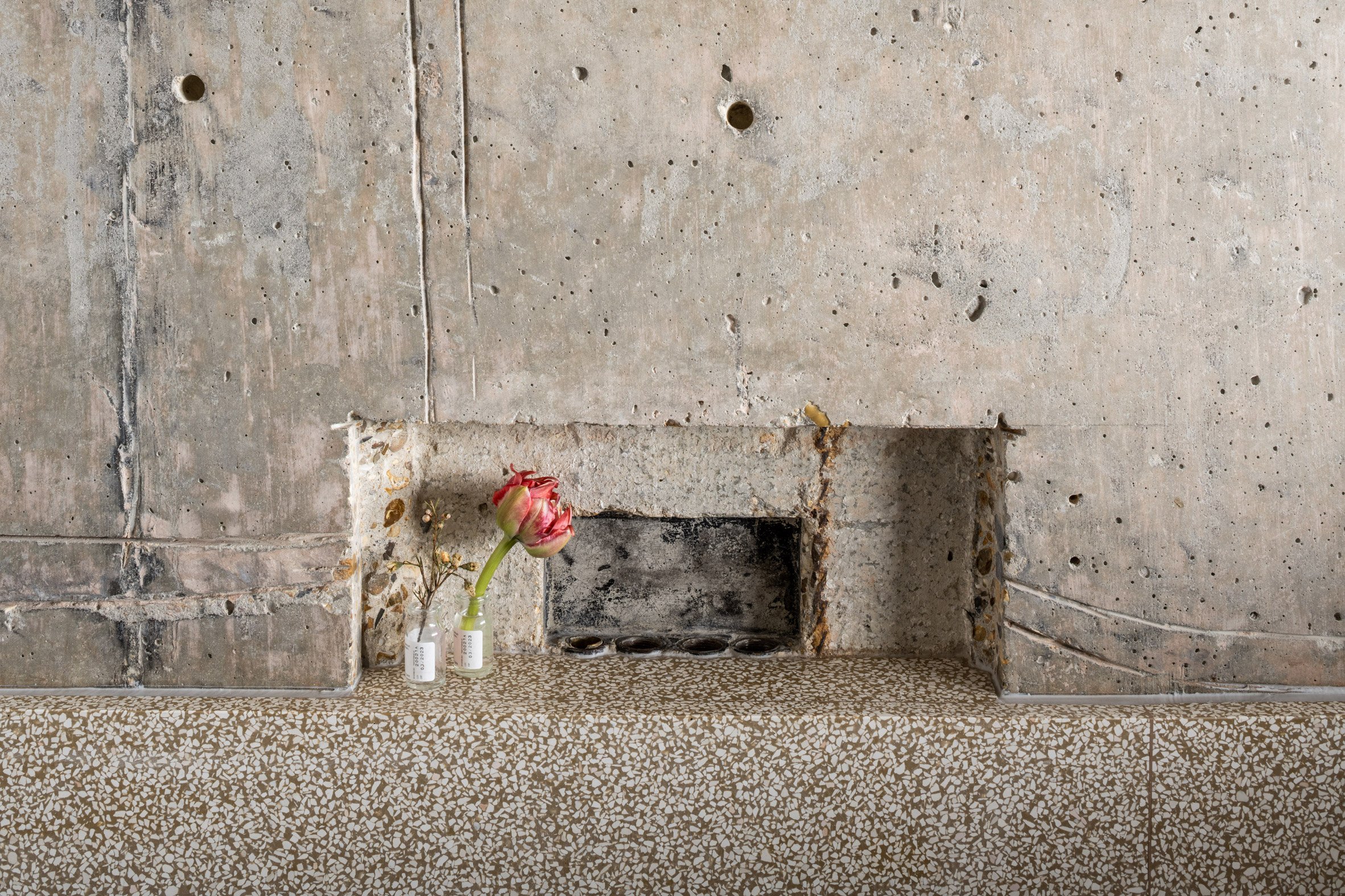 Concrete and terrazzo in in Trellick apartment by Archmongers