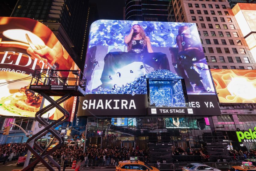 Shakira performance