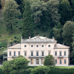 Photo of historic Italian palace in Como