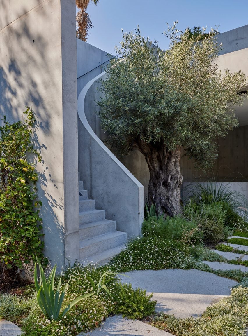 Concrete staircase by Kallos Turin