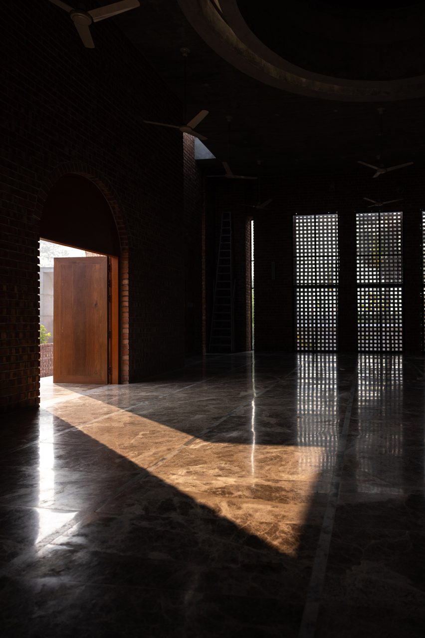 Marble floor inside Bait Ur Raiyan Mosque in Bangladesh by Cubeinside