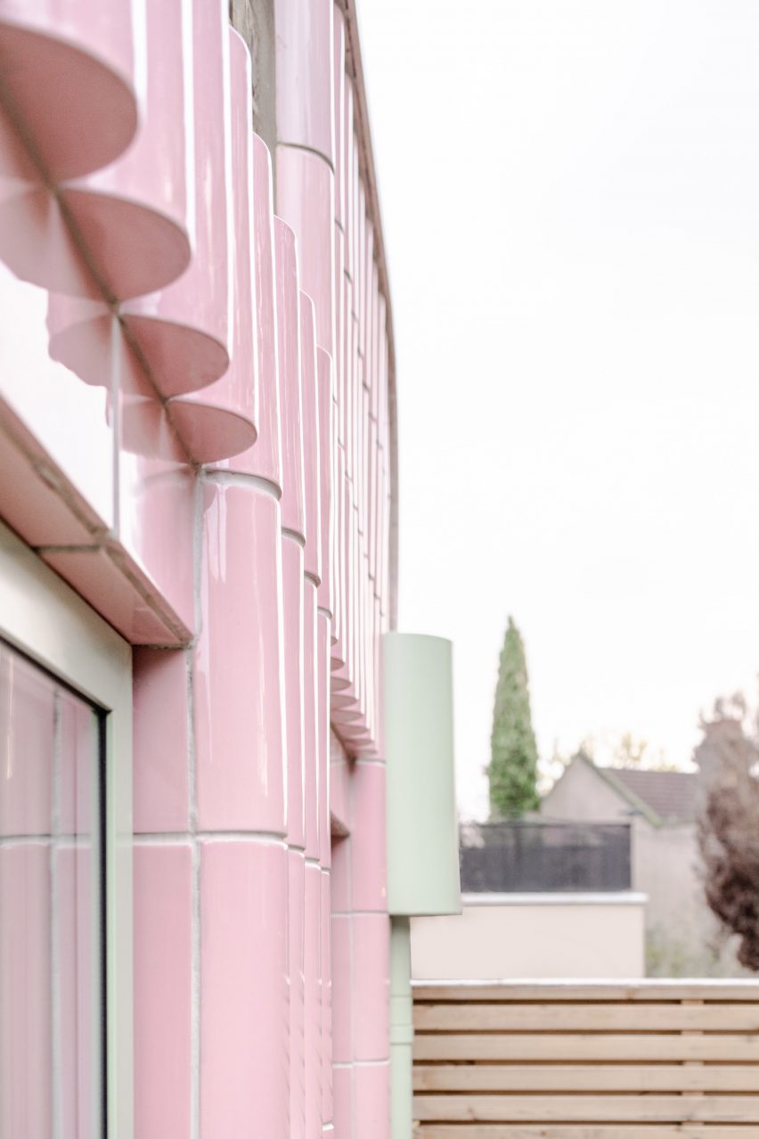 Beacon House extension by Office S&M features bubblegum pink tiles