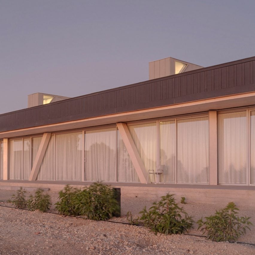 Emergentes Architectures Sàrl creates trapezoidal beach house on Chilean coast