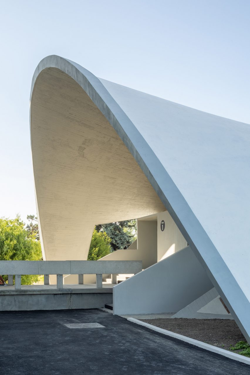 Entrance area at Grande Nef of the Île-des-Vannes by Chatillon Architectes