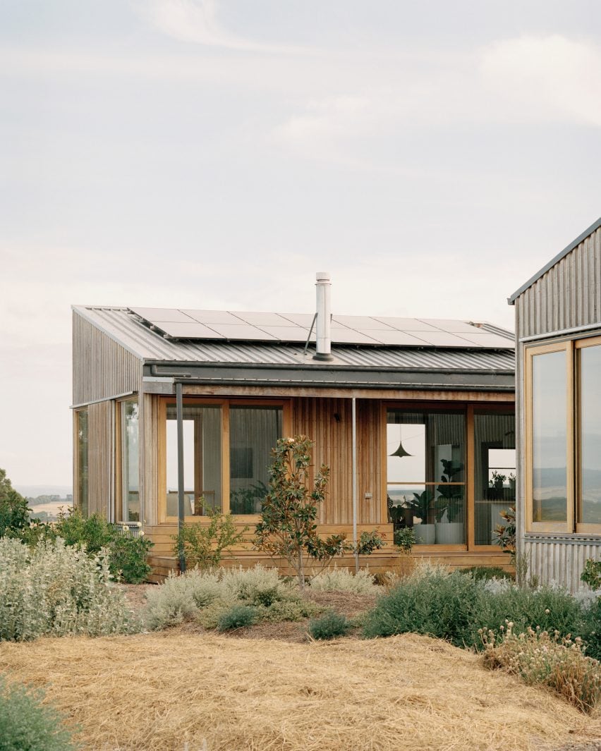 Exterior of Heather's Off-Grid House by Gardiner Architects