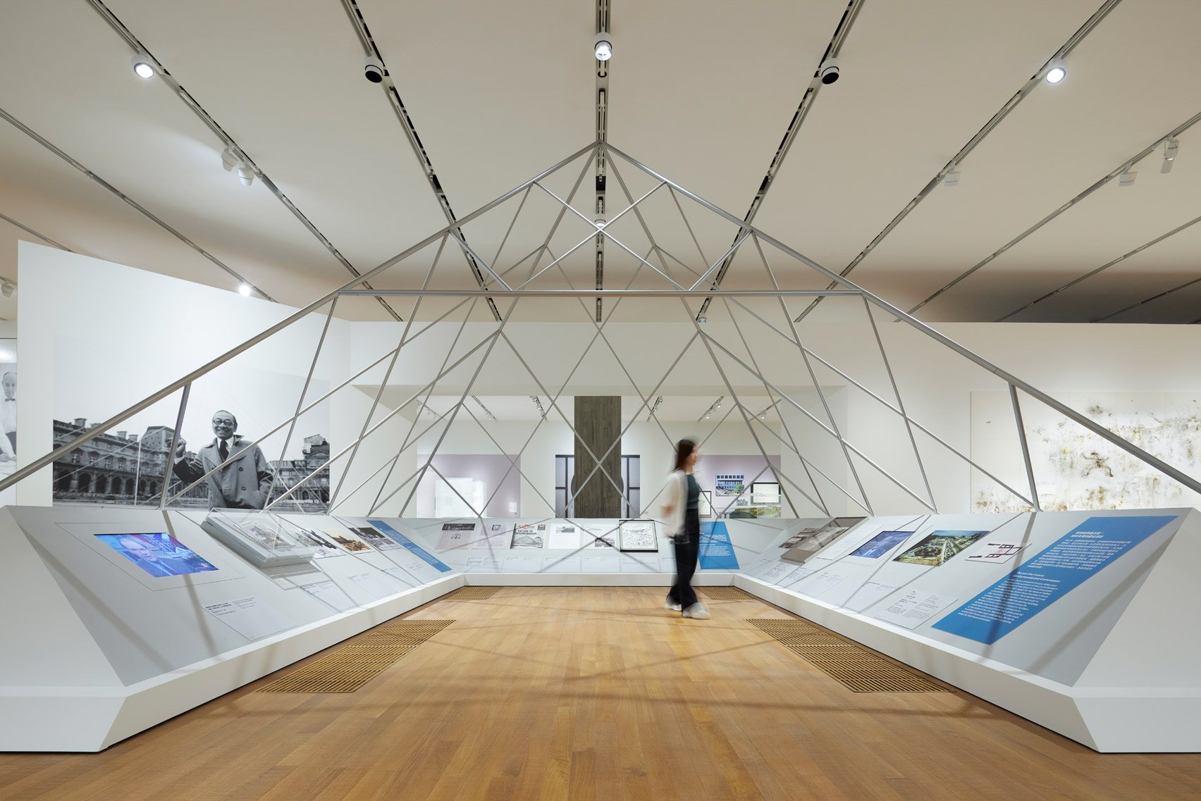 Musée du Louvre pyramid