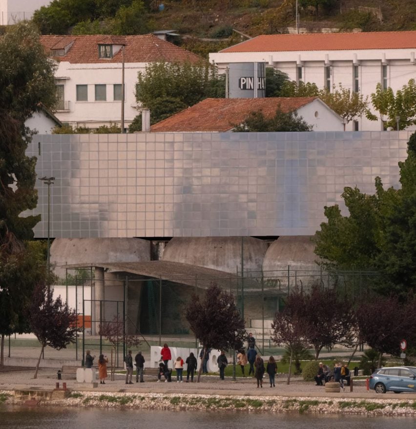 A visualisation of a vineyard in Portugal with people surrounding it.