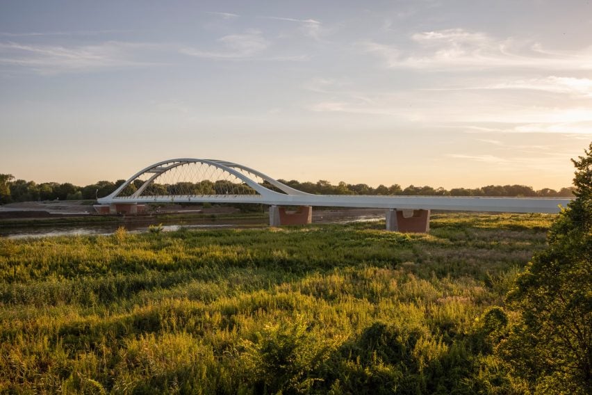 Küstrin-Kietz Rail Crossing by Knight Architects