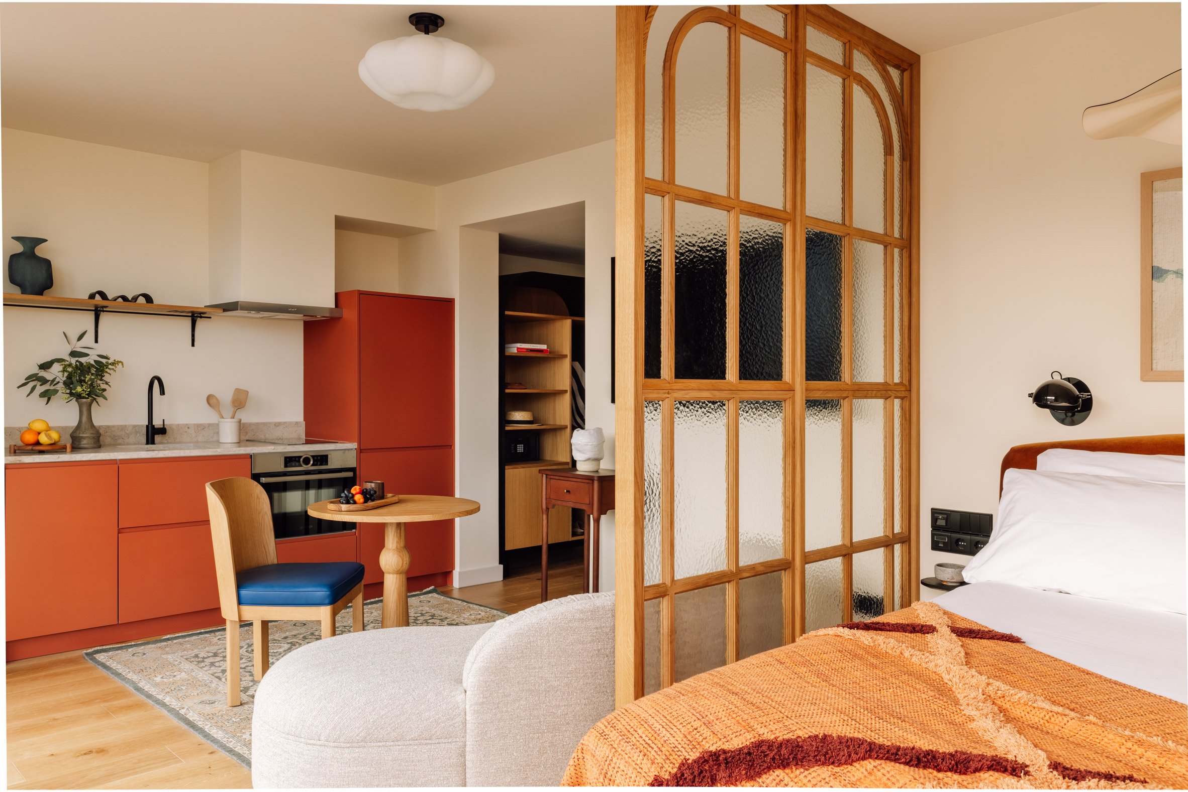 Suite with wood partition wall Locke Lisbon