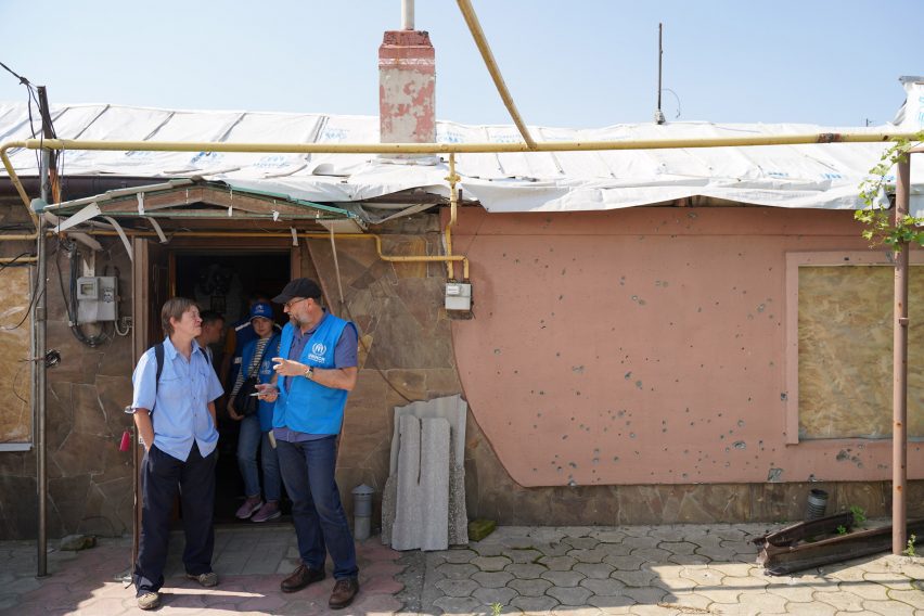 Richard Evans of UNHCR rebuilding homes in Ukraine