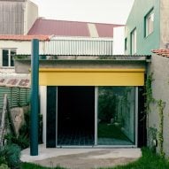 Curved surfaces frame A House Within a Few Lines by Fala Atelier