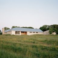 Hugh Strange Architects draws on farm architecture for Cornish courtyard home