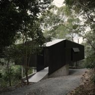 Fouché Architects perches black house on forested Queensland hillside