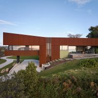 Parsonson Architects perches stilted red home on coast of New Zealand