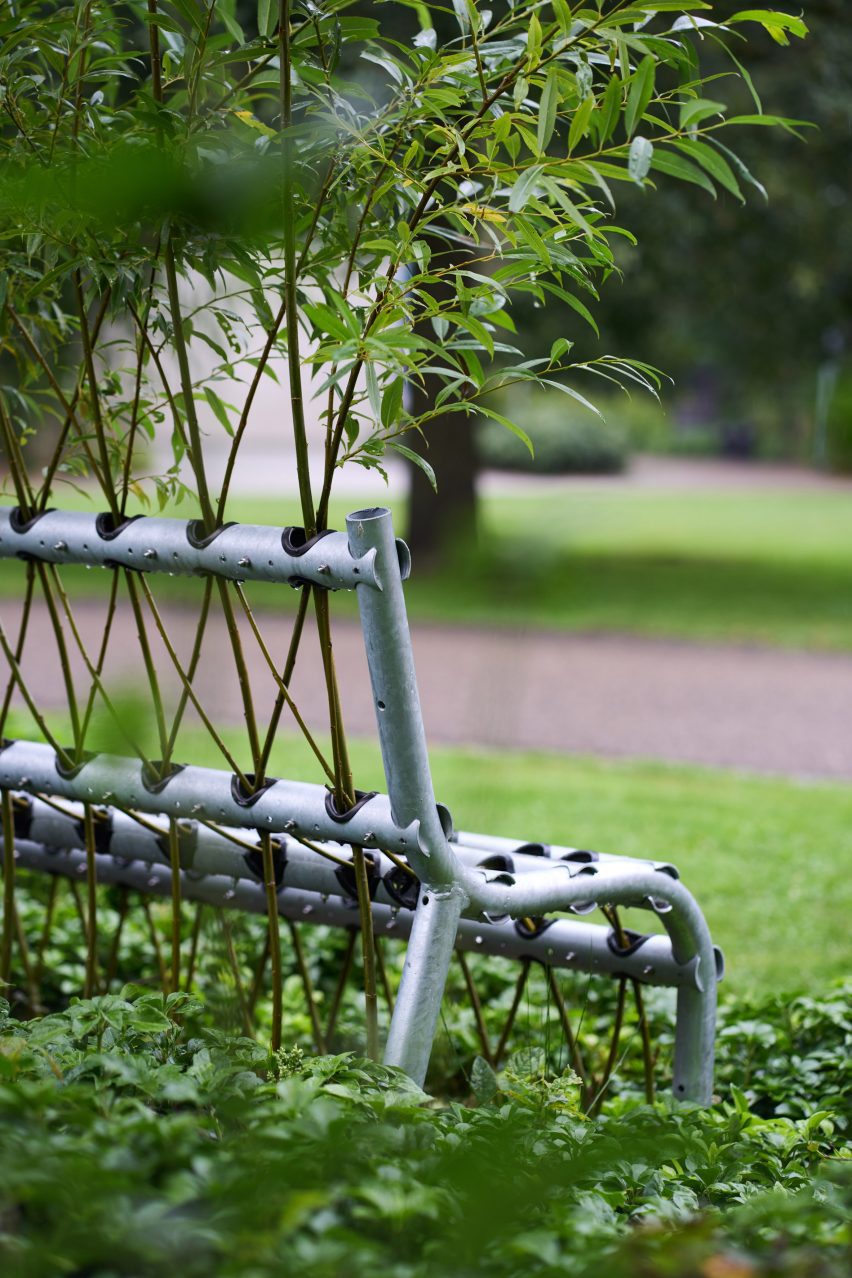 Close-up of Tenir bench metal structure