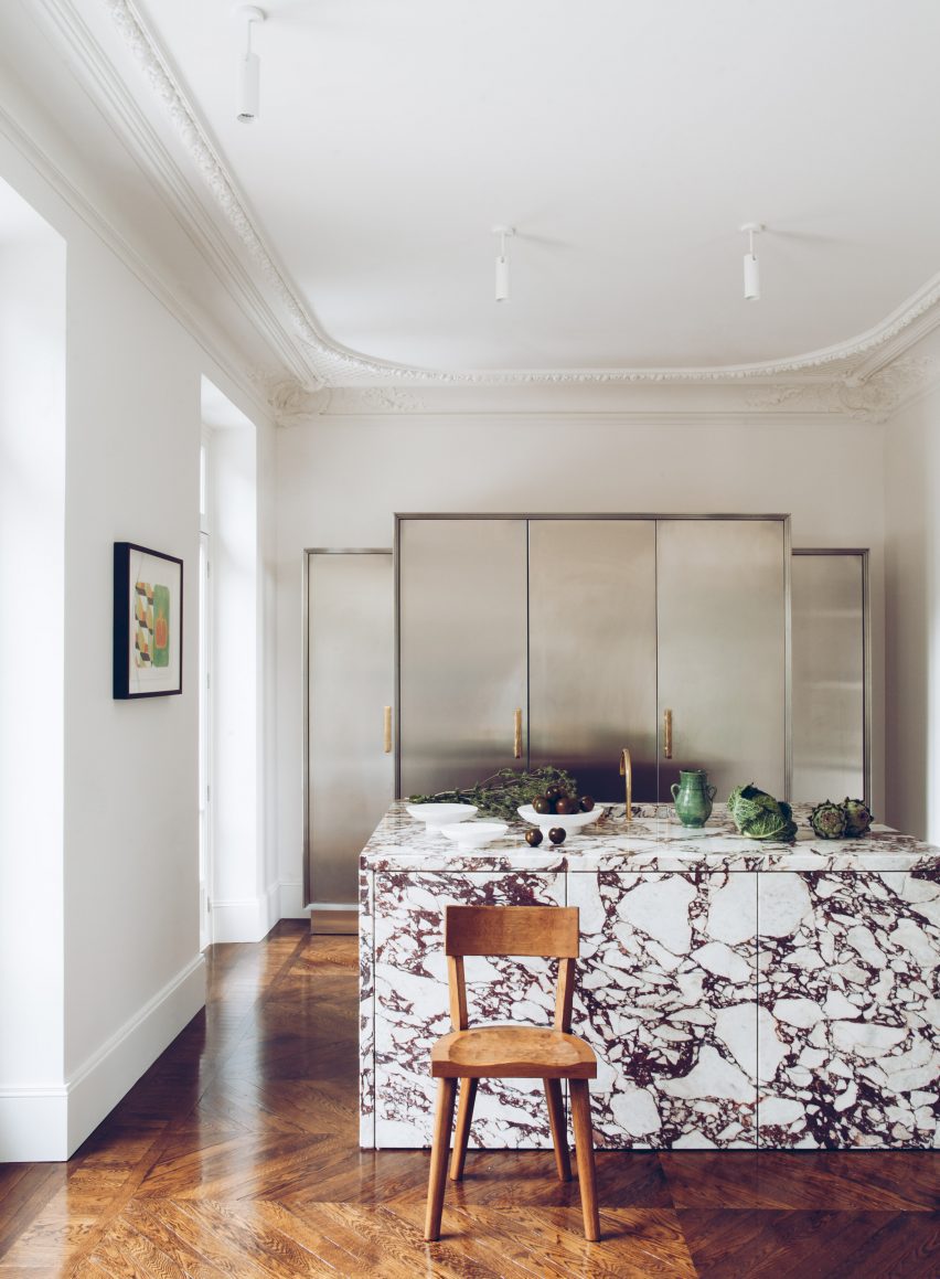 Kitchen with marble kitchen island