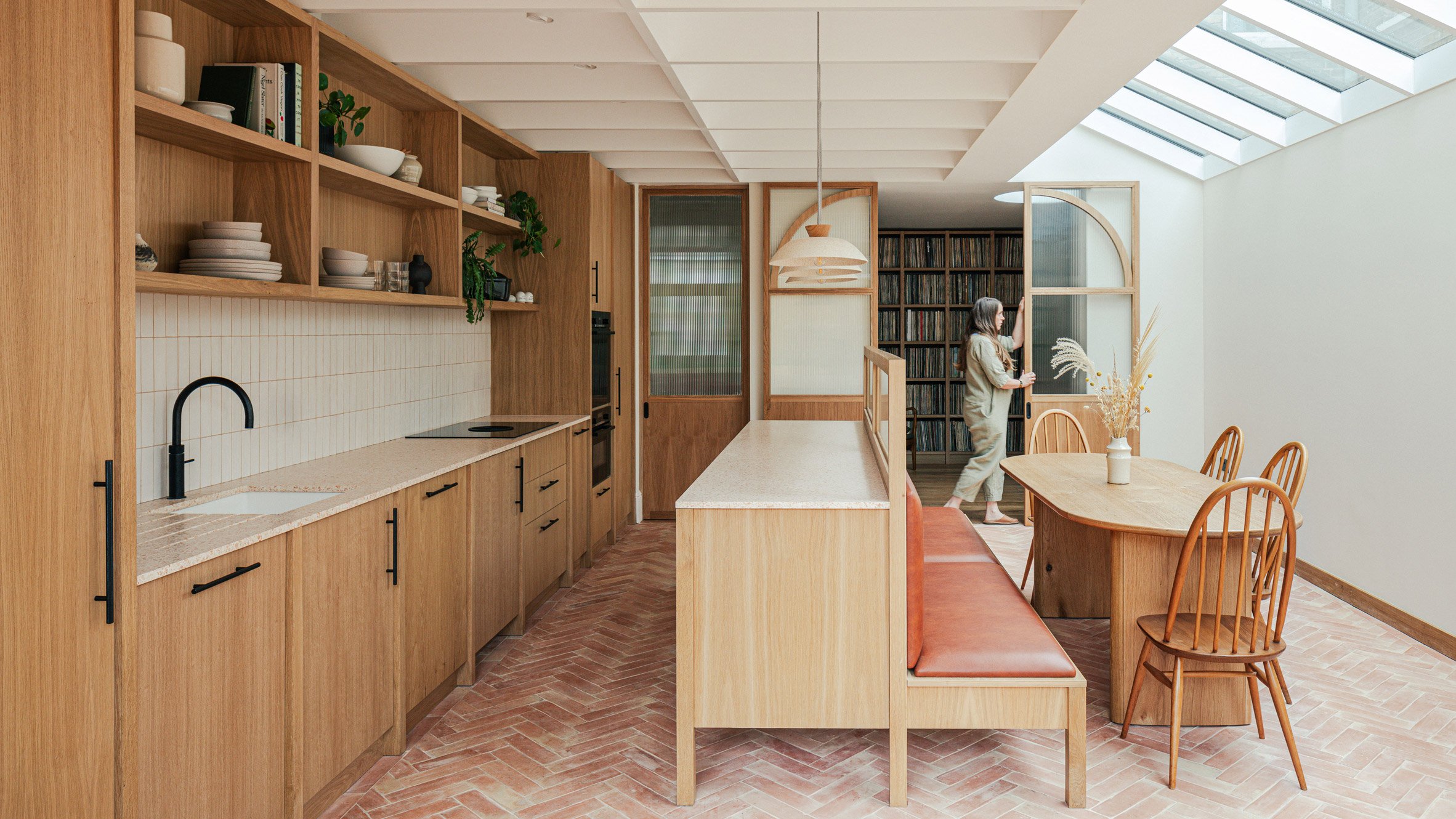 https://static.dezeen.com/uploads/2024/08/vinyl-house-benjamin-wilkes-architecture-residential-extensions-london_dezeen_2364_hero.jpg