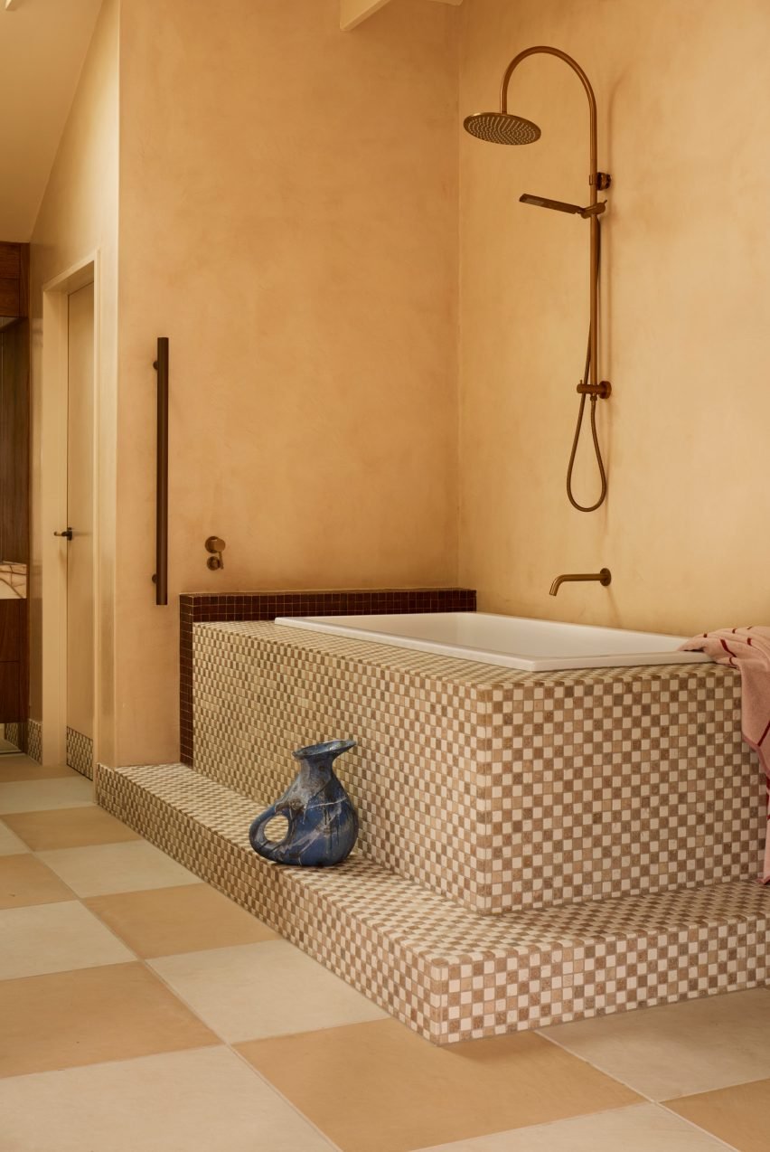 Raised bathtub in Checkmate main bedroom