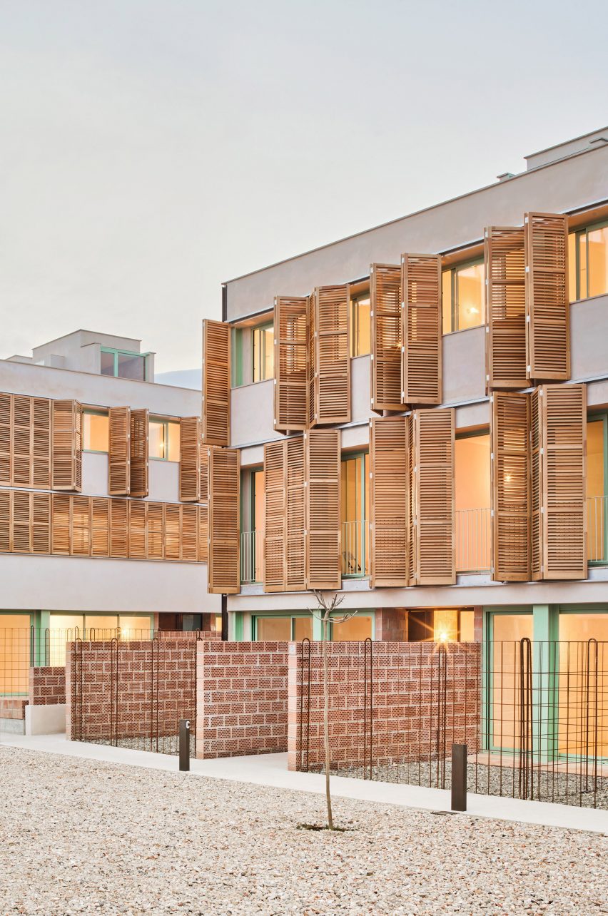 Exterior of 54 social housing units in Inca by Joan J Fortuny and Alventosa Morell Arquitectes