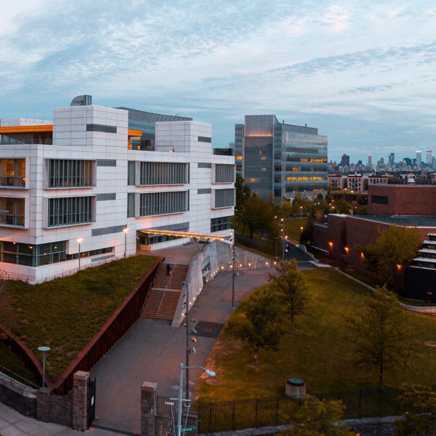 Image of the university buildings.