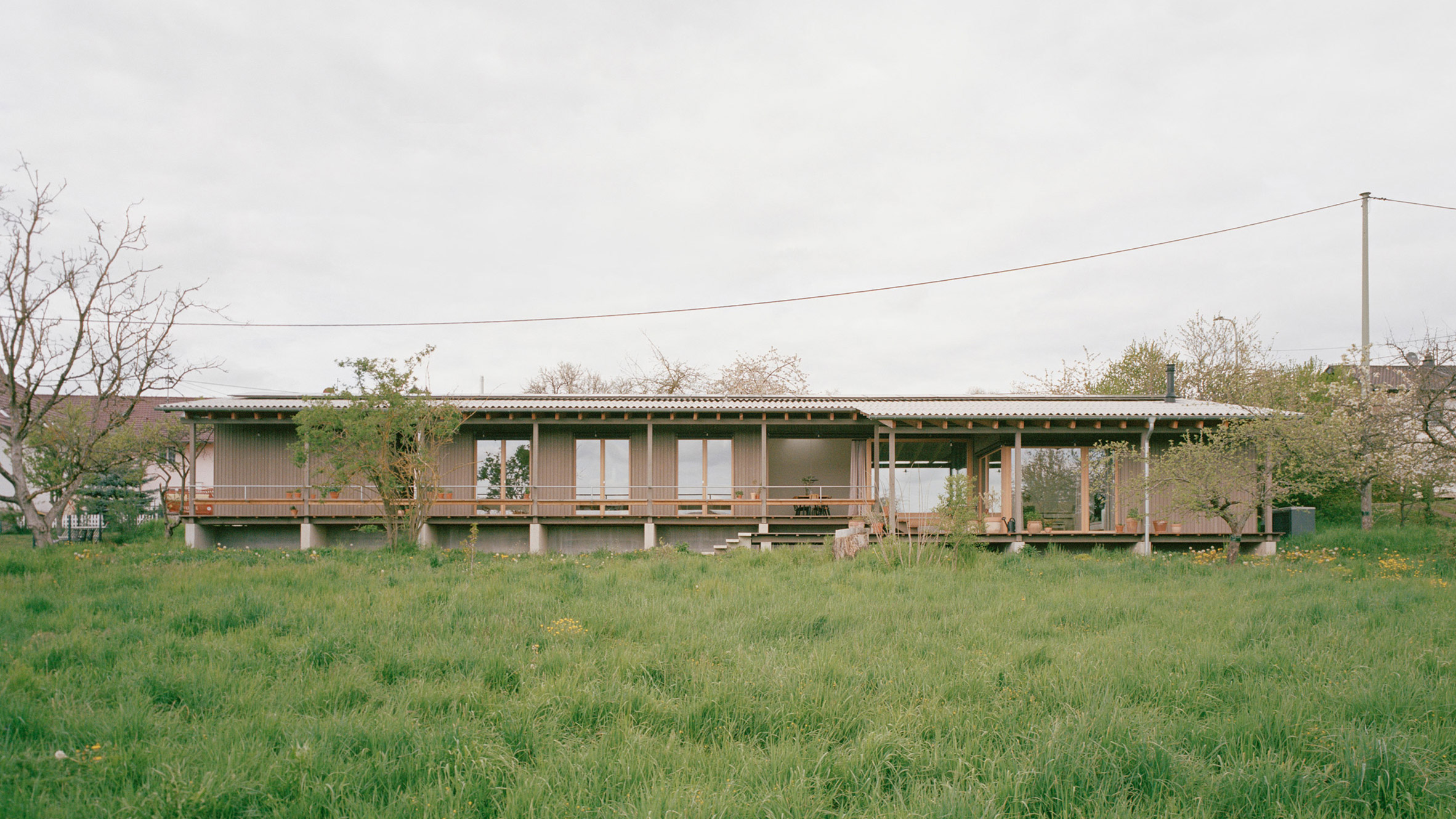 https://static.dezeen.com/uploads/2024/09/bliesgau-house-roman-morschett-architecture-residential-germany_dezeen_2364_hero.jpg