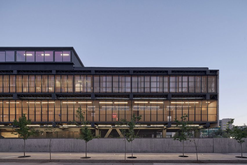 Facade of FADEU building with bamboo slats